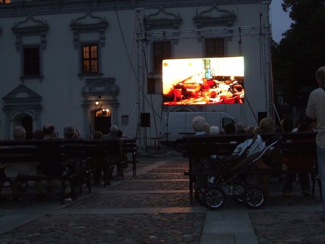 Ostatnio koncert zagrany w ratuszu - Chopin na jazzowo - mieszkańcy mogli oglądać też na telebimie ustawionym na rynku
