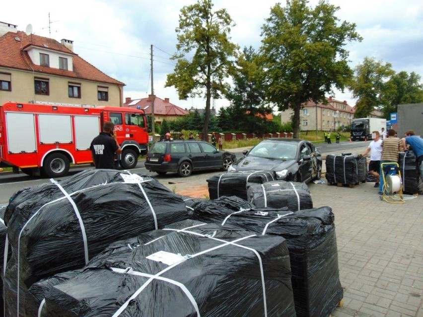 Citroen uderzył w golfa, potem w latarnię. Kierowca zasłabł