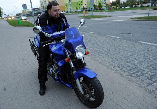 Sebastian Wołosz, motocyklista, gonił pijanego kierowcę przez całe Niebuszewo.