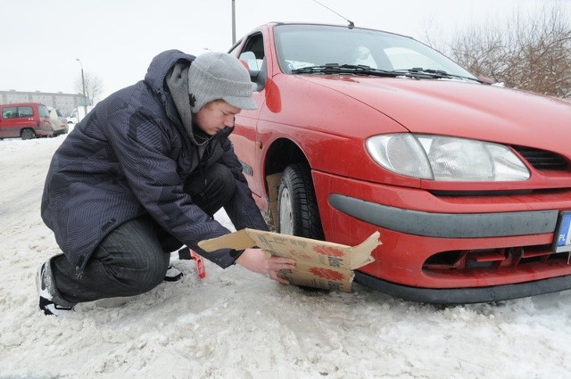 Samochód odkopuje Wojciech Strabel