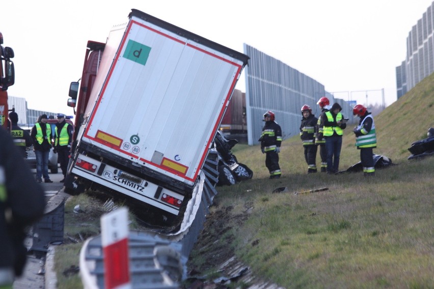 Tragiczny wypadek na autostradzie A1. Zginął kierowca