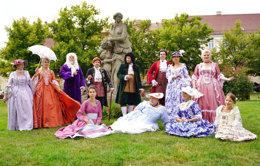 Suknia z jedwabiu warta całą wieś! Szczecińskie METRUM szyje suknie barokowe