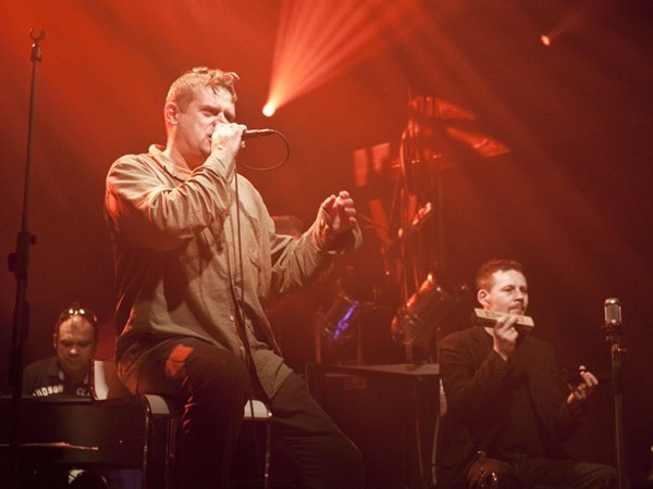 Kazik Staszewski i Kult w trakcie niedzielnego koncertu w klubie Live w Rzeszowie.