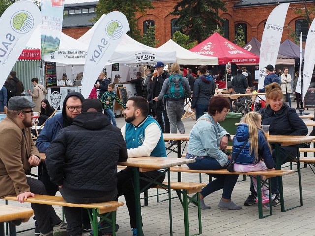 Pierwsza edycja Lotnego Festiwalu Piwa odbyła się w sobotę i niedzielę (17-18 września) w Ogrodach Geyera. Swoje stoiska zaprezentowały na nim browary rzemieślnicze z całej Polski. ZOBACZ ZDJĘCIA