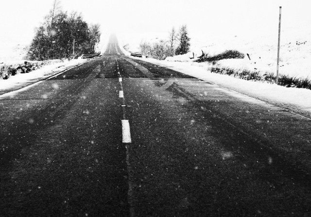 Temperatura spadnie poniżej zera, synoptycy ostrzegają przed oblodzeniami.