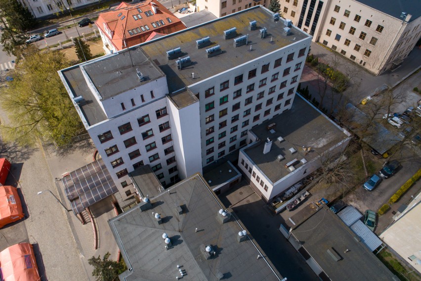 Tak szpital zakaźny w Toruniu prezentuje się z drona.