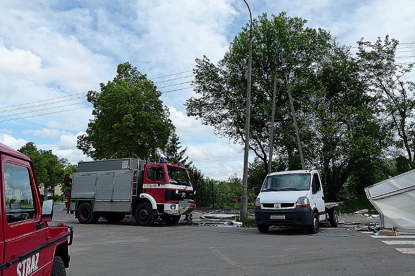 Zderzenie dwóch aut na skrzyżowaniu ul. Srebrzyńskiej i al....