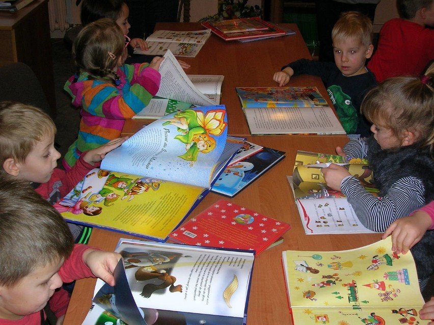 Tradycje i symbole Bożego Narodzenia - Biblioteka Publiczna...