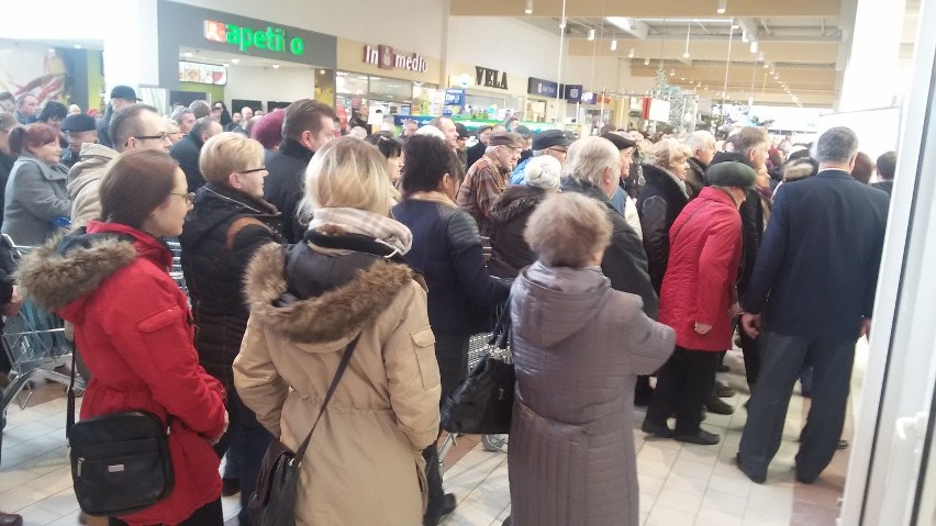 Otwarcie Auchan w Rybniku. Tłumy klientów czekały na ten...