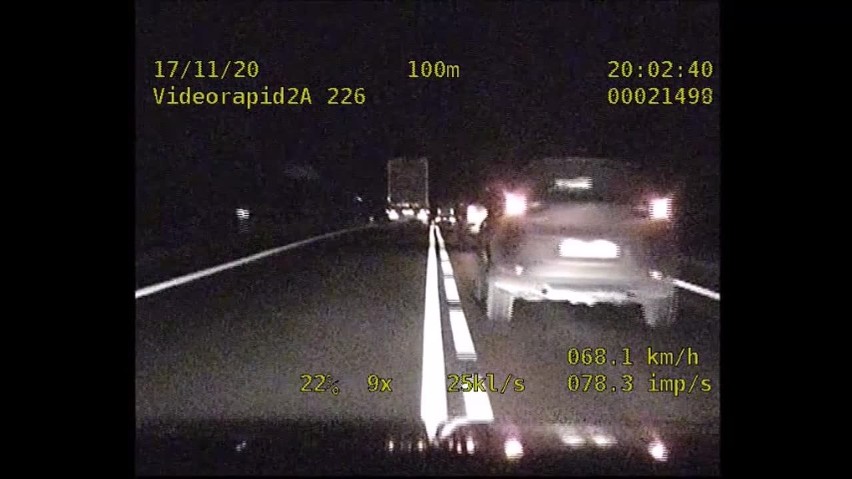 Podlaskie. Wyścigi kierowców tirów na dk 8 w oku kamery policjantów z grupy Speed (wideo)