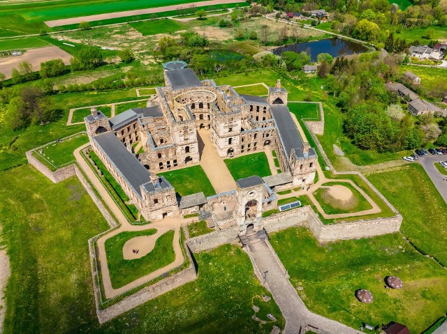 Zamek Krzyżtopór to jeden z najwspanialszych zabytków Polski i Europy. Na zdjęciach prezentuje się niesamowicie. Zapraszamy do obejrzenia całej galerii! >>>