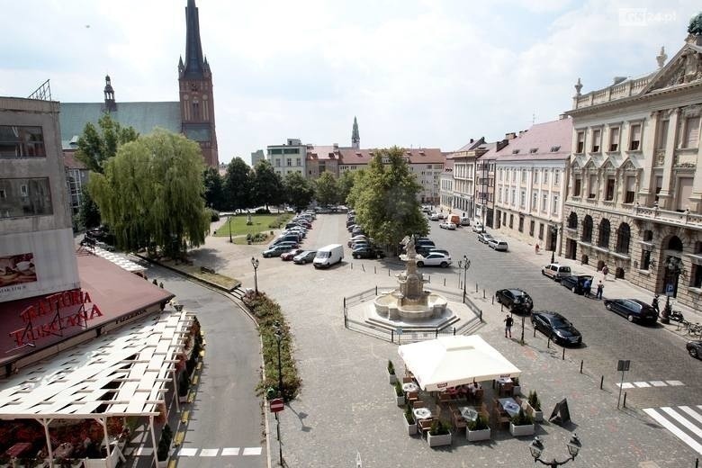 Pchli targ na pl. Orła Białego w Szczecinie. Wielka wymiana na koniec wakacji