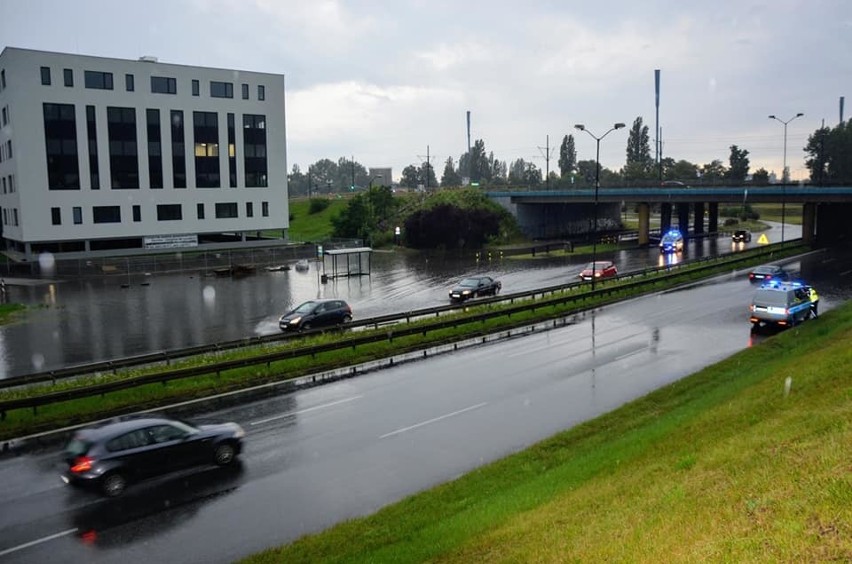 Oberwanie chmury na Śląsku. Zalana DTŚ w Chorzowie