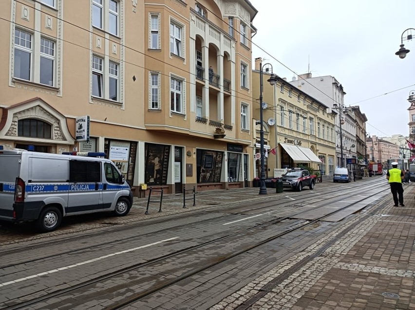 Ruch tramwajowy i innych pojazdów odbywa się normalnie, ale...