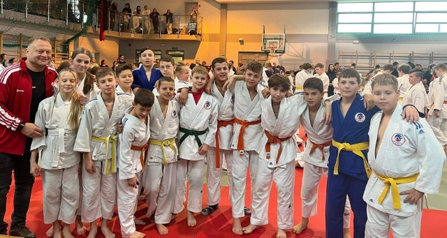 Młodzi judocy z Rzeszowa pokazali klasę na zawodach w Wolbromiu