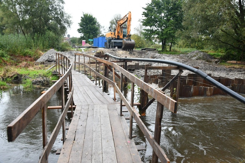 Budowa mostu na rzece Mierzawie we Wrocieryżu. Tak wyglądał...
