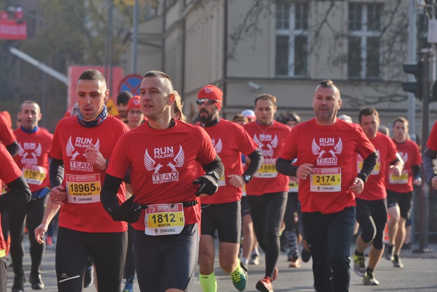 O godz. 11.11 z ul. Solnej wystartował Bieg Niepodległości....