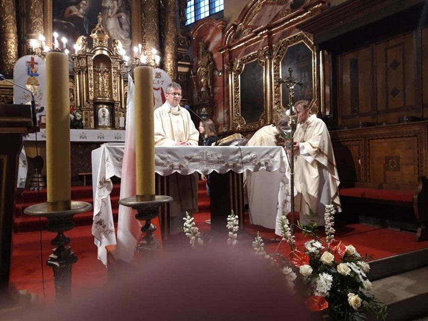 Kapłani świętowali w Skalbmierzu swoje jubileusze. Jeden stąd pochodzi, drugi wspomaga parafię duszpastersko [ZDJĘCIA] 