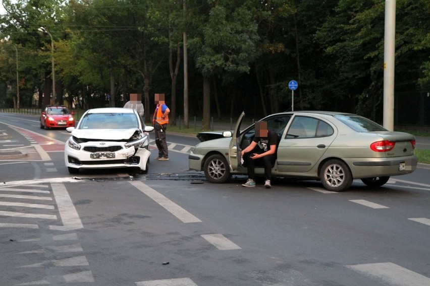 Wypadek na wjeździe na parking przy Hali Ludowej