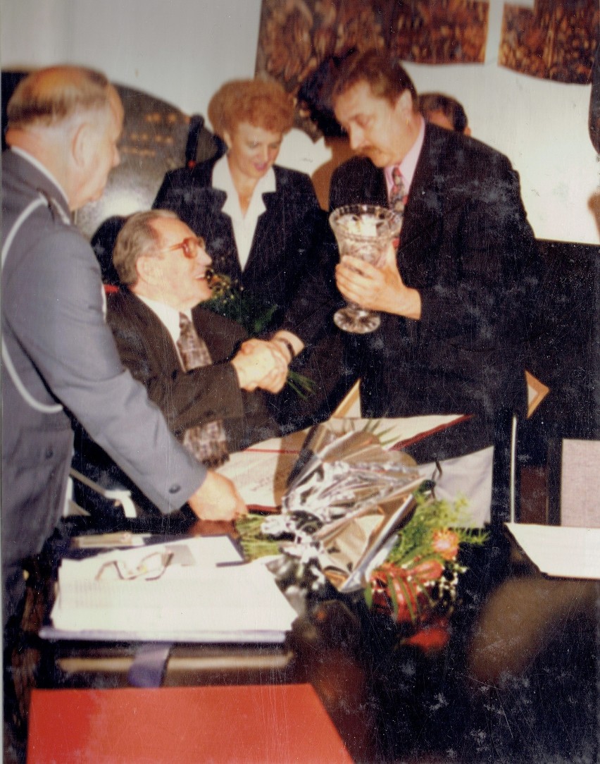 Władysław Gnyś podczas wizyty w Żuradzie w 1996 roku