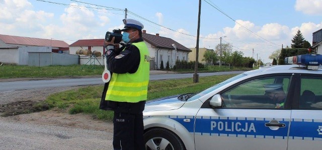 Policjanci z Rypina zatrzymali prawo jazdy 21-latkowi