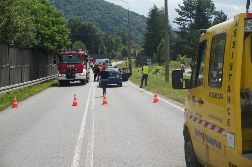 Tragiczny wypadek w Ustroniu na DW 941: Zginęli motocyklista i rowerzysta!