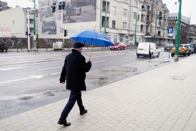 IMGW ostrzega przed silnym wiatrem i burzami