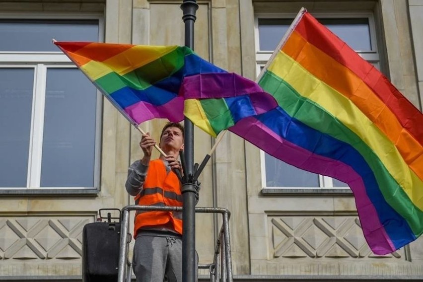 Marsz Równości w Szczecinie. Co z tęczowymi flagami? Organizatorzy krytykują inicjatywę [SONDA]