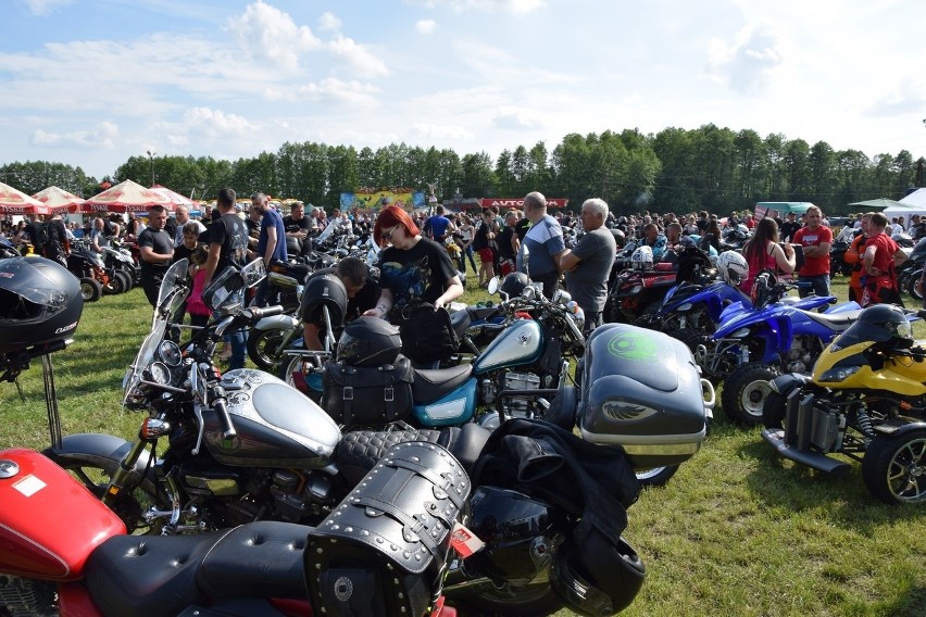 MotoFolk 2019 w Sędziejowicach. Parada motocykli [zdjęcia i wideo]