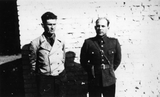 Ppor. "Żuraw&#8221; (po lewej) i por. Kazimierz Wróblewski, ps. "Kruk&#8221; - rok 1945