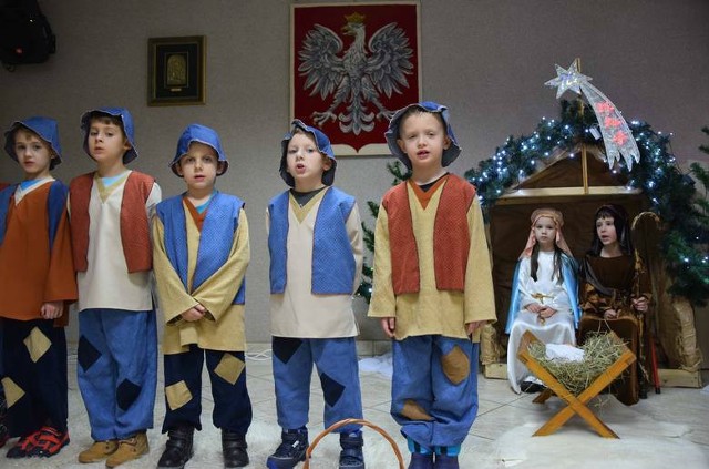 Tradycją już jest, że na ostatniej sesji Rady Miejskiej we Włoszczowie dzieci przedstawiają jasełka. W 2017 roku jasełka przedstawiły na przedszkolaki z „dwójki” (na zdjęciu), w tym zaprezentuje się "trójka".