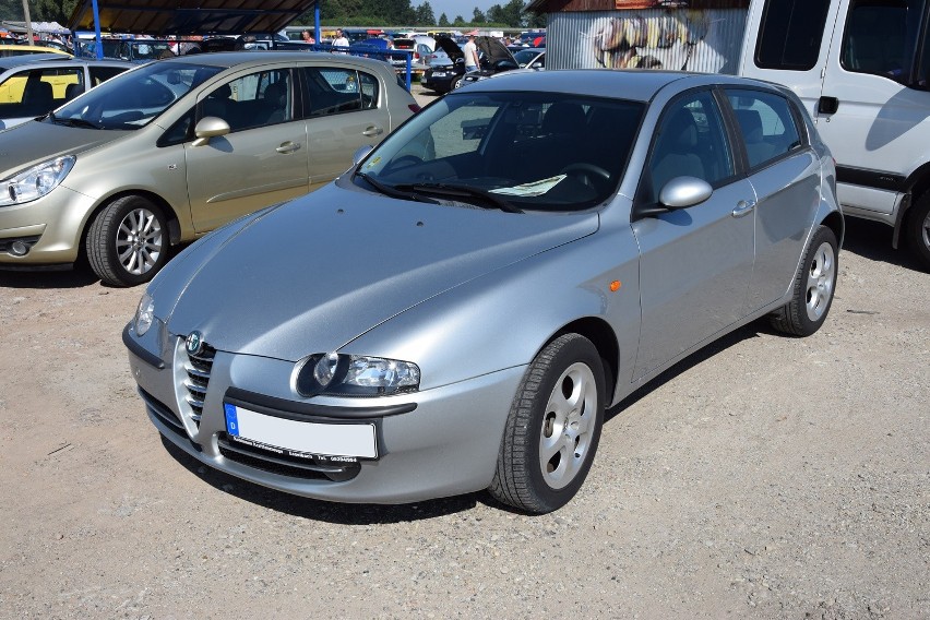 1. Alfa Romeo 147. Silnik 1,9 diesel, rok produkcji 2004,...