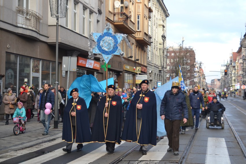 Orszak Trzech Króli w Gliwicach: tłumy mieszkańców na...