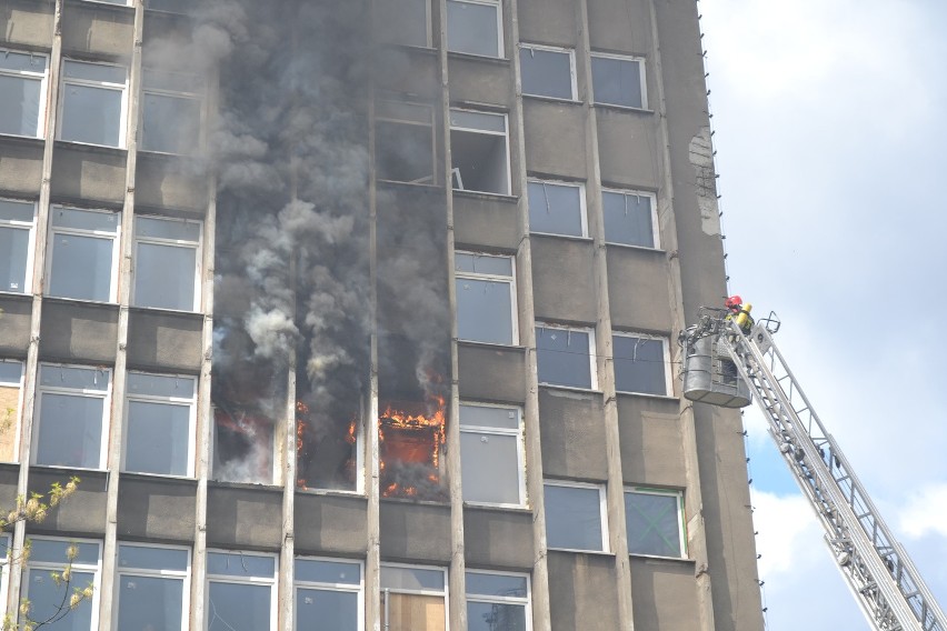Pożar kontrolowany w Silmie w Sosnowcu