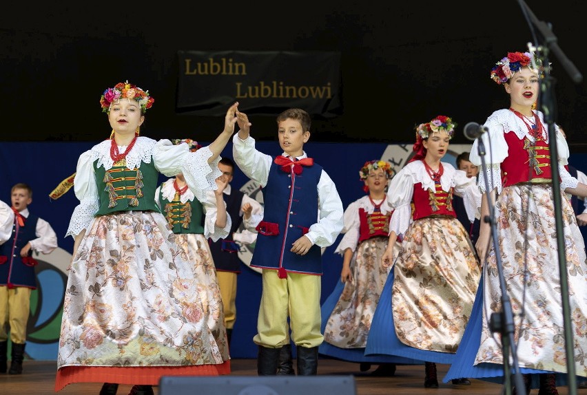 "Lublin Lublinowi": w Muszli Koncertowej Ogrodu Saskiego roztańczył się folklor. ZOBACZ ZDJĘCIA