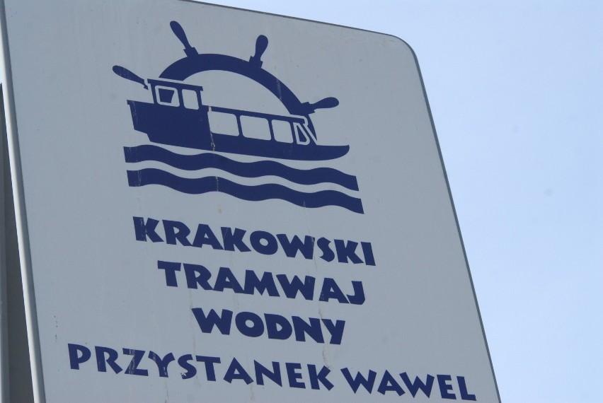 Kraków. Od kwietnia planują kursy promu zamiast kładki Salwator - Dębniki. W przygotowaniu tramwaj wodny włączony do miejskiej komunikacji  