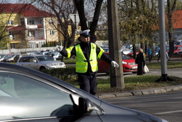 Policjanci będą sterować ruchem aut w okolicach nekropolii.