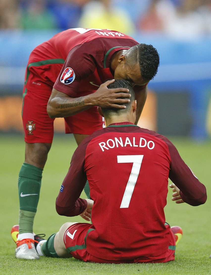 Kontuzja Ronaldo w finale Euro 2016. Piłkarz musiał opuścić...