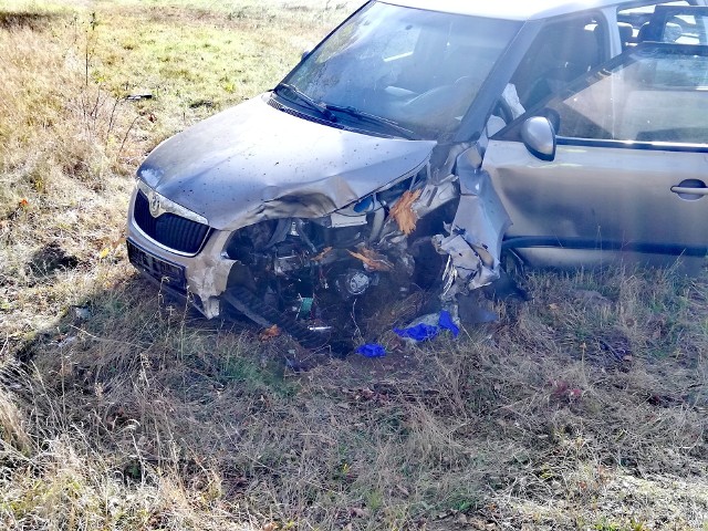 W miejscowości Kliszno, niedaleko Manowa, zderzyły się dwa auta - ciężarowe i osobowe. Policja na miejscu bada okoliczności zdarzenia. Na razie ruch odbywa się wahadłowo.Zobacz także Wypadek na drodze Koszalin - Kołobrzeg koło Mścic