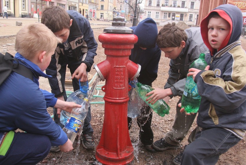 Na Rynku Nowomiejskim w roku 2006.