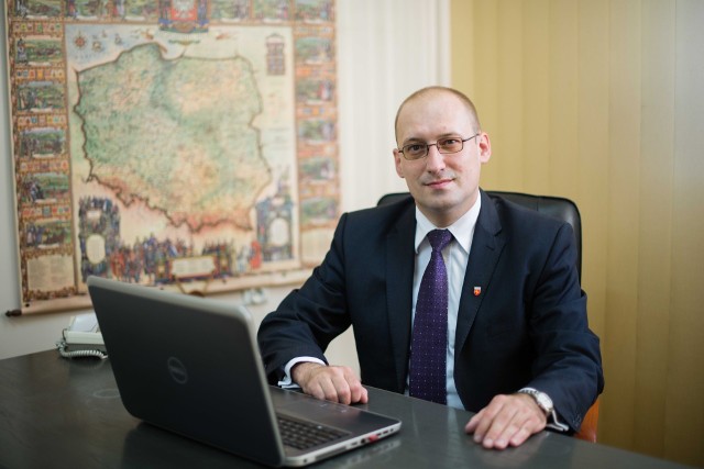 Jakub Danielewicz: Przyjęta w ustawie budżetowej kwota bazowa w 2019 wynosi: 3045,21zł. I takie średnie wynagrodzenia muszą osiągnąć nauczyciele w każdej gminie