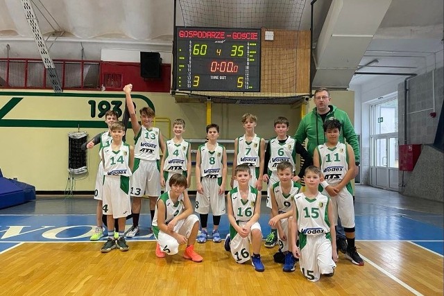 Młodzi koszykarze stalowowolskiej Stali zagrali w ostatnich dniach z rywalami z Przemyśla oraz z Lublina