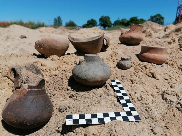 Archeolodzy z Muzeum Twierdzy Kostrzyn przyznają, że jeszcze nigdy nie mieli tak dużo pracy. Wydzierają ziemi prawdziwe skarby!