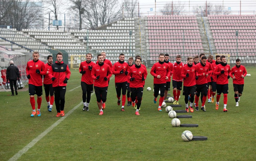 Cacek i Stawowy nie dotarli w poniedziałek do Łodzi. Widzewiacy jednak trenowali [ZDJĘCIA]