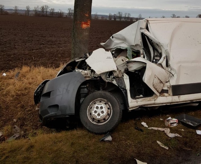 Śmiertelny wypadek na drodze krajowej Paczków-Otmuchów. Nie żyje 54-letnia kobieta
