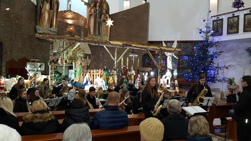 Koncert kolęd w wykonaniu Orkiestry Dętej w kościele pod wezwaniem świętego Brata Alberta w Sędziszowie