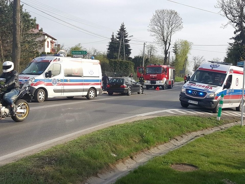 Na drodze Kraków - Skała zderzyły się cztery auta w dwóch wypadkach. Są ranni i duże utrudnienia