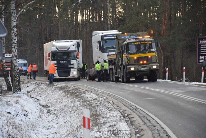 Wypadek w Szwendrowym Moście, na DK 53. 8.01.2022 