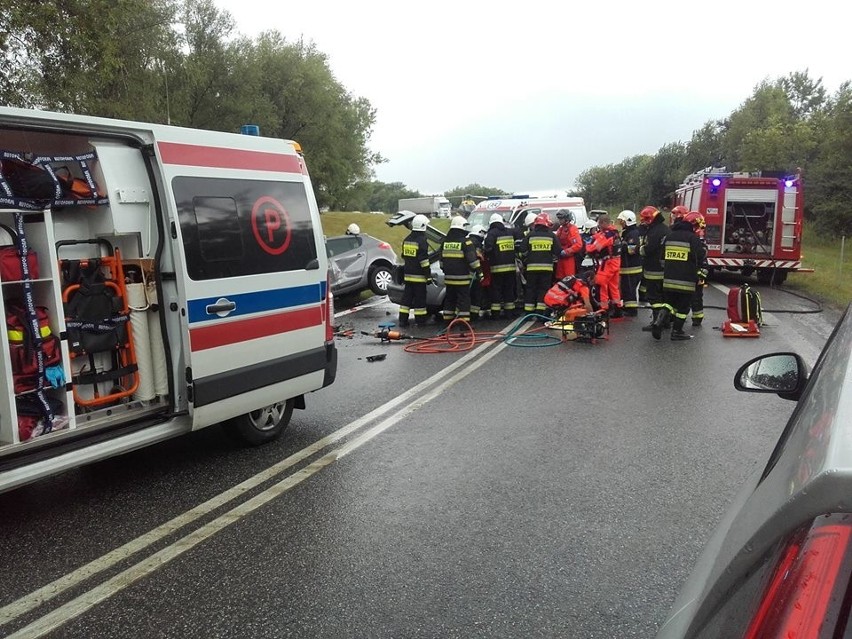 Wypadek Balice. Zderzenie dwóch samochodów na zjeździe z autostrady na lotnisko