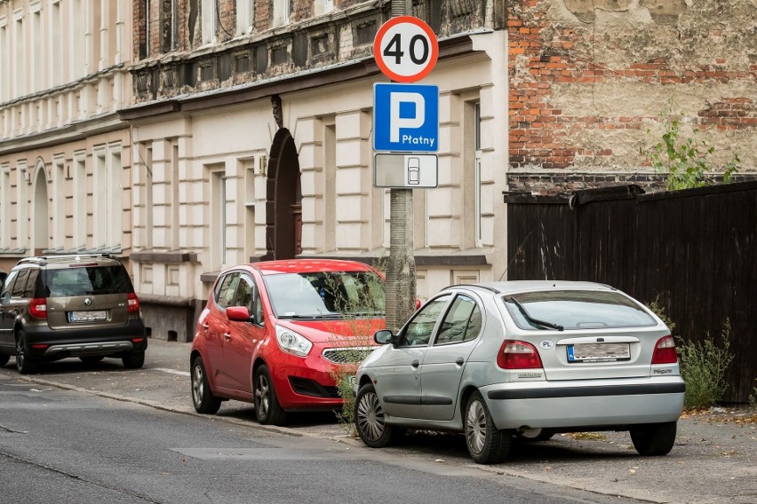 Równie śmiało poczynają sobie kierowcy spoza miasta jak i...